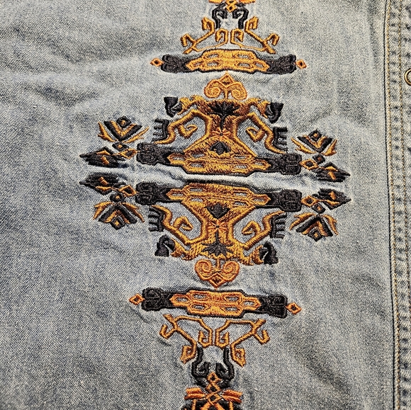 Vintage 1980's Embroidered LS snap front denim shirt - Picture 5 of 5